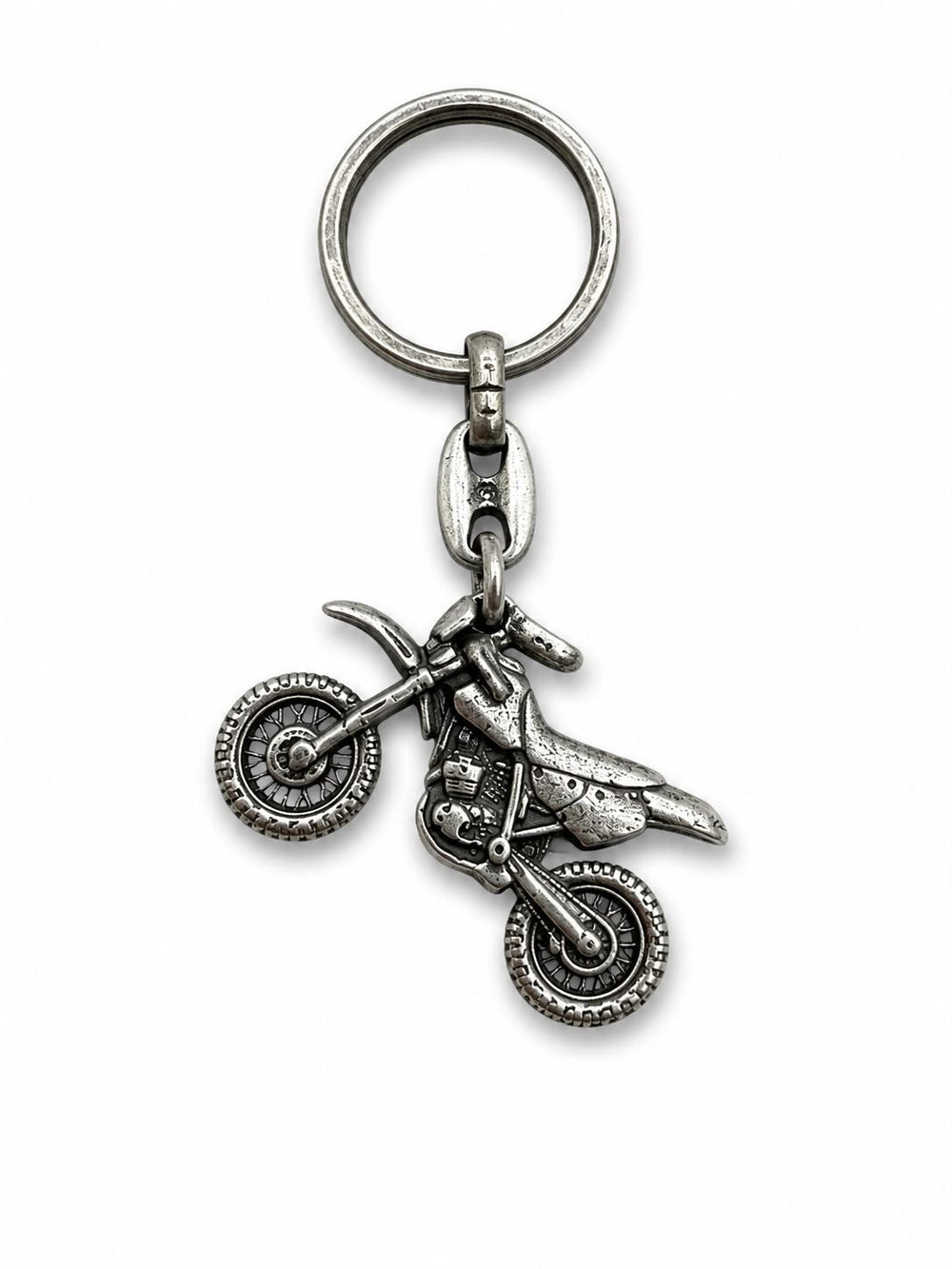 Metal anahtarlık Cross Motor, dayanıklı metal malzeme ve şık tasarımıyla anahtarlarınızı korur.