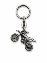 Metal anahtarlık Cross Motor, dayanıklı metal malzeme ve şık tasarımıyla anahtarlarınızı korur.