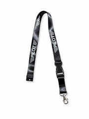 Pilot markalı Lanyard Pilot AKSESUARLAR, kırmızı ve siyah renkli, boyun için kullanışlı ve dayanıklı tasarım.