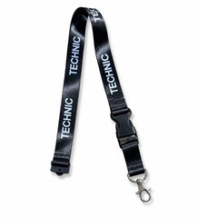 Pilot Shop Bakırköy Technic lanyard aksesuarı, renkli ve dayanıklı tasarımıyla boynunuzda kullanılmak üzere görülen ürün.