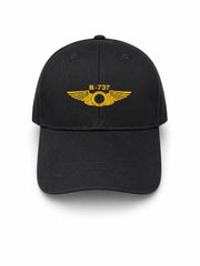 Siyah "B-737" şapka, pilot aksesuarı, PILOT SHOP BAKIRKÖY marka, detaylı ve şık tasarım, yan görünüm.