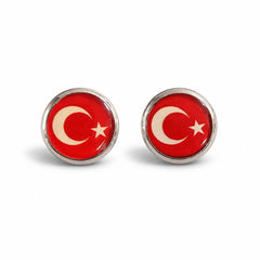Türk bayraklı gümüş kol düğmesi, şık ve detaylı tasarımıyla erkek aksesuarları koleksiyonuna uygun.