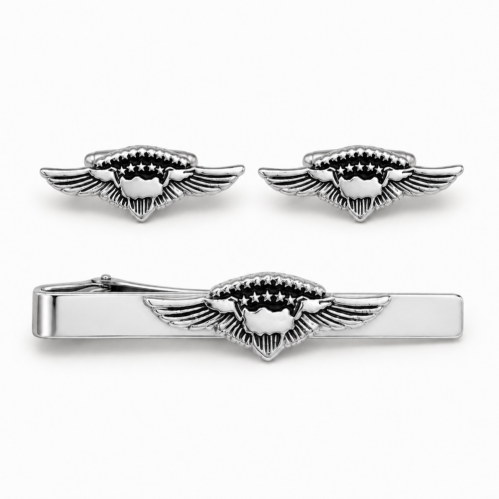 Pilot Shop Bakırköy Ayjet Silver kol düğmesi ve kravat iğnesi takı seti siyah kutuda, şık ve modern aksesuarlar.