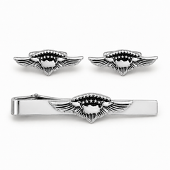 Pilot Shop Bakırköy Ayjet Silver kol düğmesi ve kravat iğnesi takı seti siyah kutuda, şık ve modern aksesuarlar.