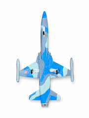 Montajlı ve boyalı F-5B Agressor model uçağı, sergilemeye hazır, detaylı ve gerçekçi maket uçak.
