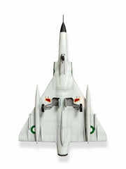 Montajlı ve boyalı Mirage III model uçağı, sergilemeye hazır, detaylı ve gerçekçi hava aracı maketi.