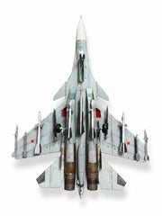 Boyalı ve montajlı SU-27 uçak maket modeli, sergilemeye hazır, detaylı ve gerçekçi pilot shop Bakırköy markalı.
