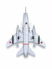 Montajlı ve boyalı Pilot Shop Bakırköy Super Sabre F-100C model uçak, sergilemeye hazır, detaylı ve gerçekçi görünümlü.