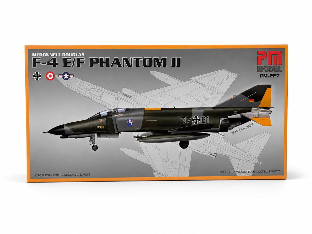 F-4 E/F Phantom 2 PM model maket, demonte plastik uçak kiti, detaylı ve gerçekçi görünüm.