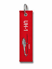 Kırmızı kumaş anahtarlık "UH-1H RBF" Pilot Shop Bakırköy, askeri helikopter temalı anahtarlık detaylarıyla.