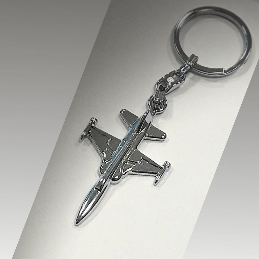 Pilot Shop Bakırköy metal anahtarlık F-5 tasarımı, dayanıklı ve şık anahtar tutucu.