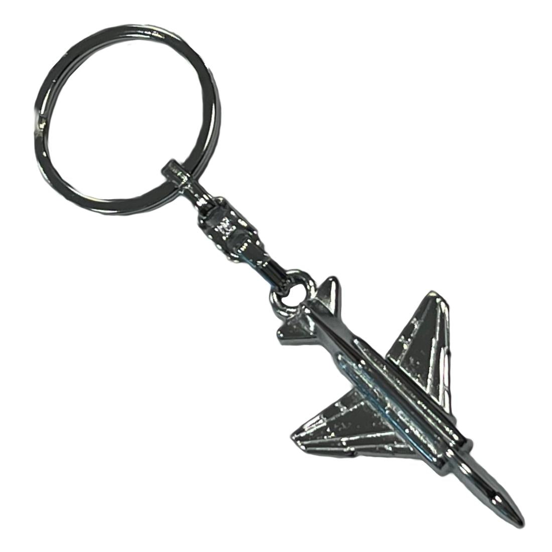 Pilot Shop Bakırköy metal F-4 anahtarlık, dayanıklı ve şık anahtar tutucu metal tasarımıyla dikkat çekiyor.