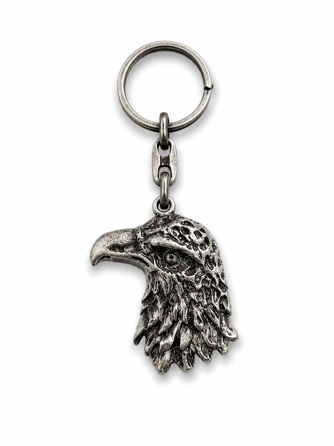 Gümüş renkli Kartal Başlı metal anahtarlık, şık ve dayanıklı anahtarlık aksesuarı, detaylı kartal tasarımıyla dikkat çekiyor.