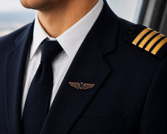 Bakır oksit detaylı dekoratif brove, PILOT SHOP BAKIRKÖY markasıyla aksesuarlarda kullanıma uygun.
