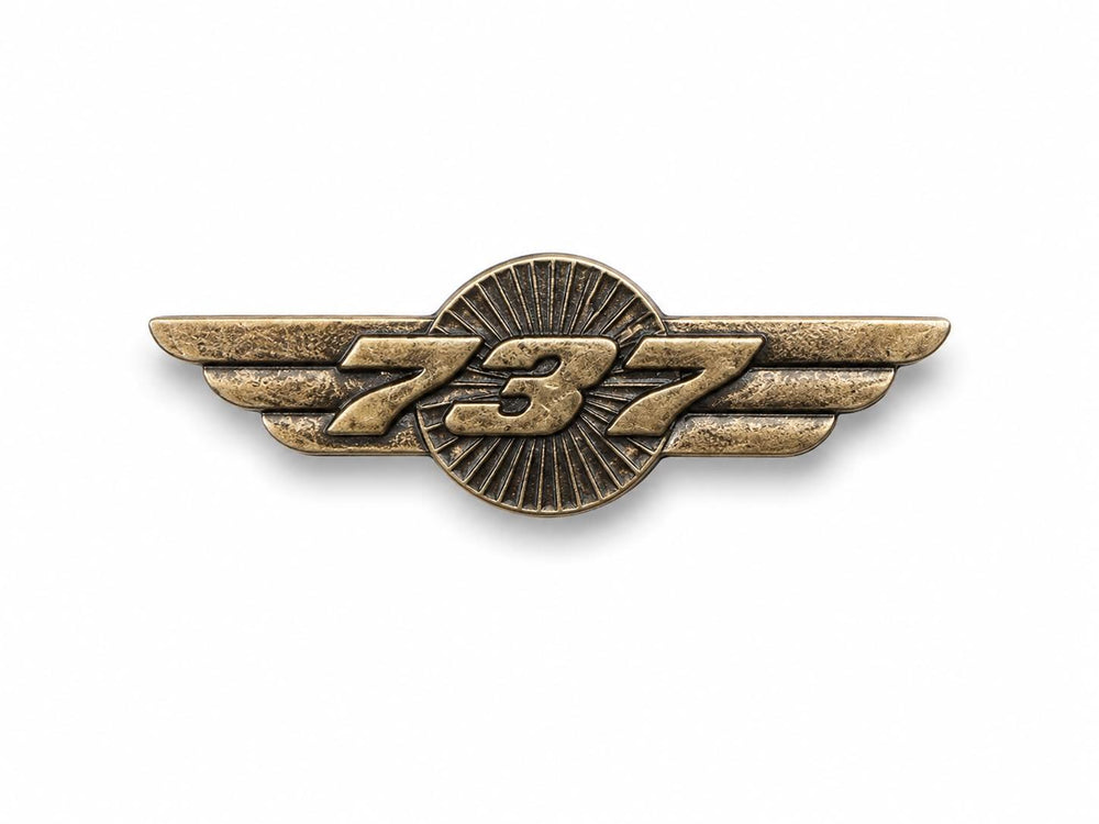 Pilot Shop Bakırköy B 737 brove, detaylı ve şık askı ve arma aksesuarı, metal ve deri karışımı malzeme.