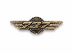 Pilot Shop Bakırköy B 737 brove, detaylı ve şık askı ve arma aksesuarı, metal ve deri karışımı malzeme.