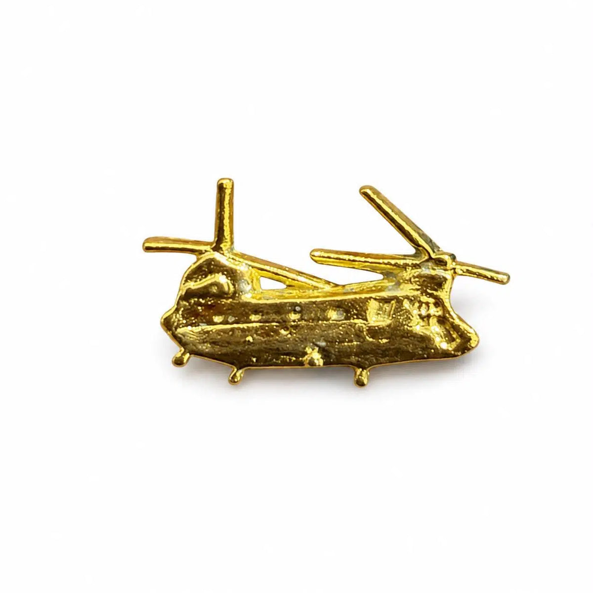CrewTürk PIN CH 47 Chinook pilot aksesuarı, metal görünümlü ve detaylı tasarımıyla dikkat çekiyor.