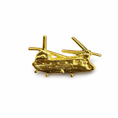CrewTürk PIN CH 47 Chinook pilot aksesuarı, metal görünümlü ve detaylı tasarımıyla dikkat çekiyor.