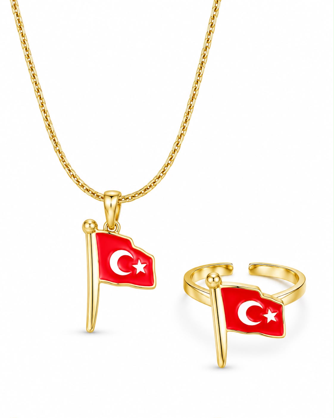Gönderli Bayrak temalı altın kaplama kolye ve yüzük seti, şık ve detaylı tasarımıyla dikkat çekiyor.