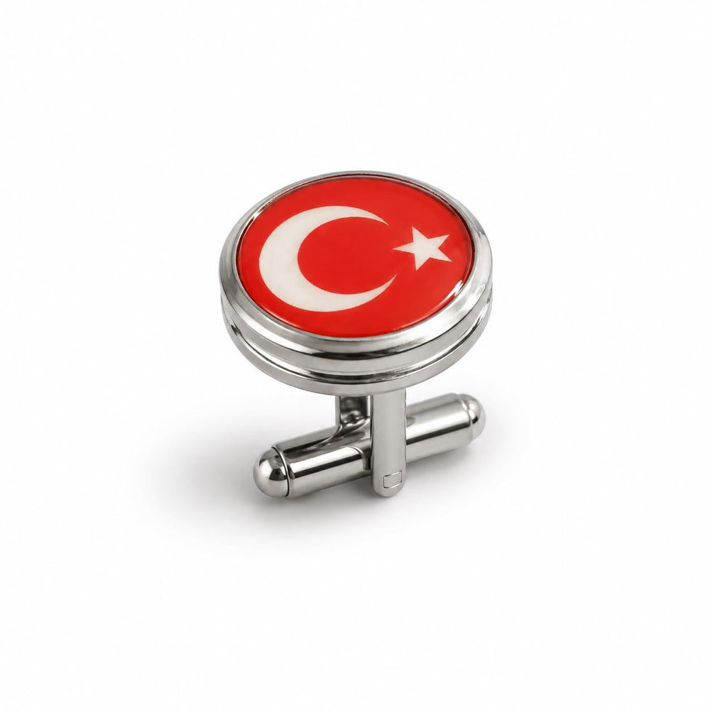 Türk bayraklı gümüş kol düğmesi, şık ve zarif aksesuar, erkek takı koleksiyonuna uygun.