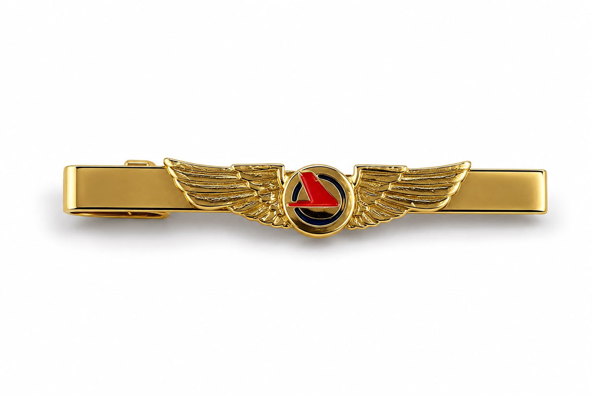 PILOT SHOP BAKIRKÖY Onur Air markalı şık kravat iğnesi, altın renkli ve zarif detaylı takı aksesuarı.