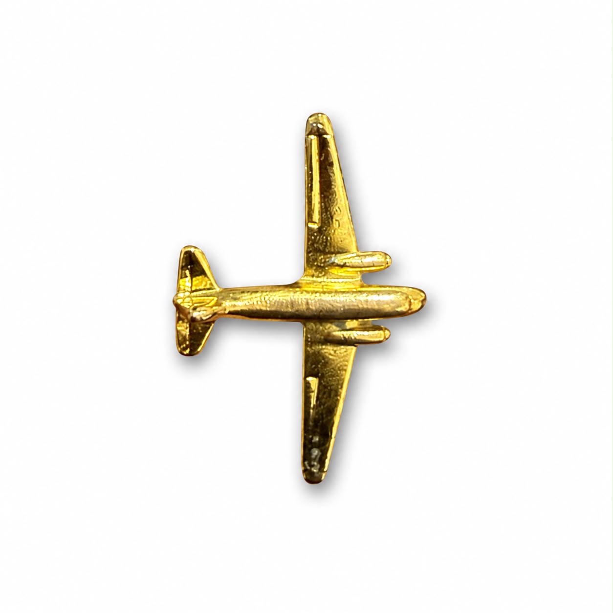 Pilot Shop Bakırköy Dakota yaka iğnesi, şık ve detaylı metal pin, takı ve aksesuarlar arasında gösterişli tasarım.