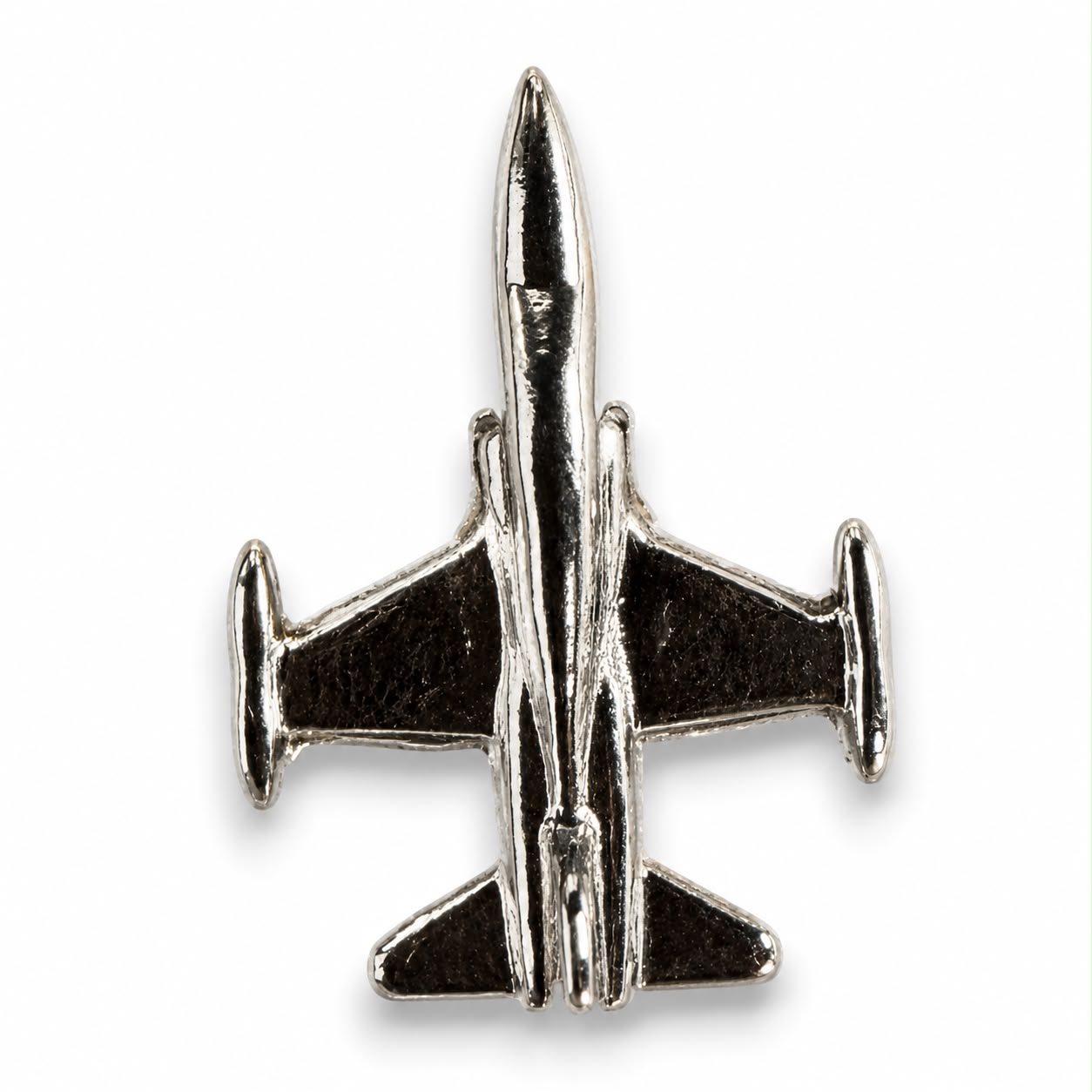 Pilot Shop Bakırköy F-5 pin, metal aksesuar ve takı, şık ve detaylı tasarımıyla dikkat çekici bir pin.