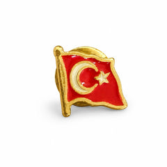 Sarı Türk Bayrağı yaka rozeti, metal pin ve rozet, detaylı Türk bayrağı sembolü, takı ve aksesuar olarak kullanılır.