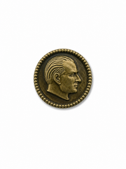 Atatürk rozet çemberi, altın rengi metal ve detaylı tasarımıyla takı ve aksesuar olarak kullanılır.