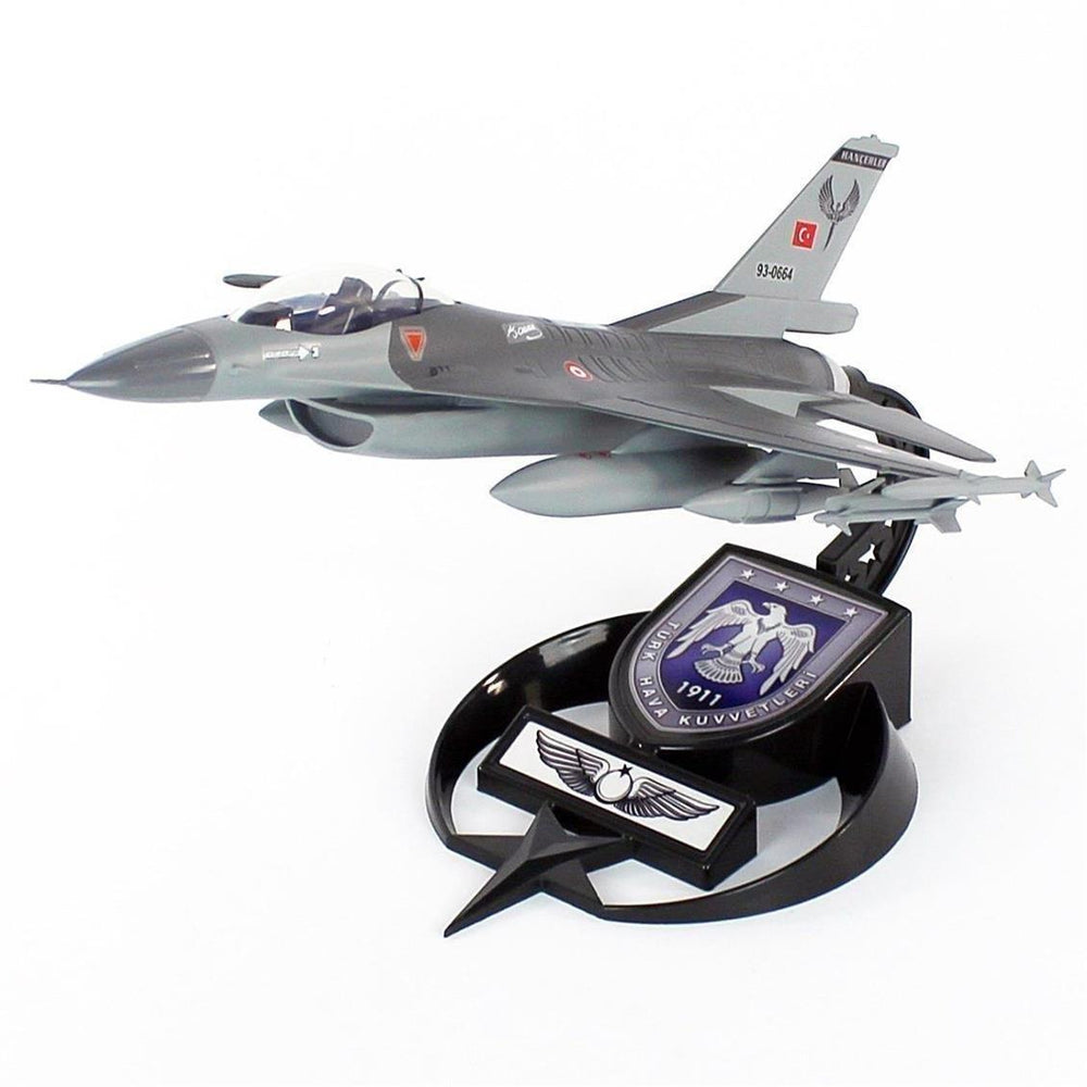 Pilot Shop Bakırköy F-16 AKBA sergiye hazır standlı model uçak, askeri uçak maket ve araç koleksiyonu.