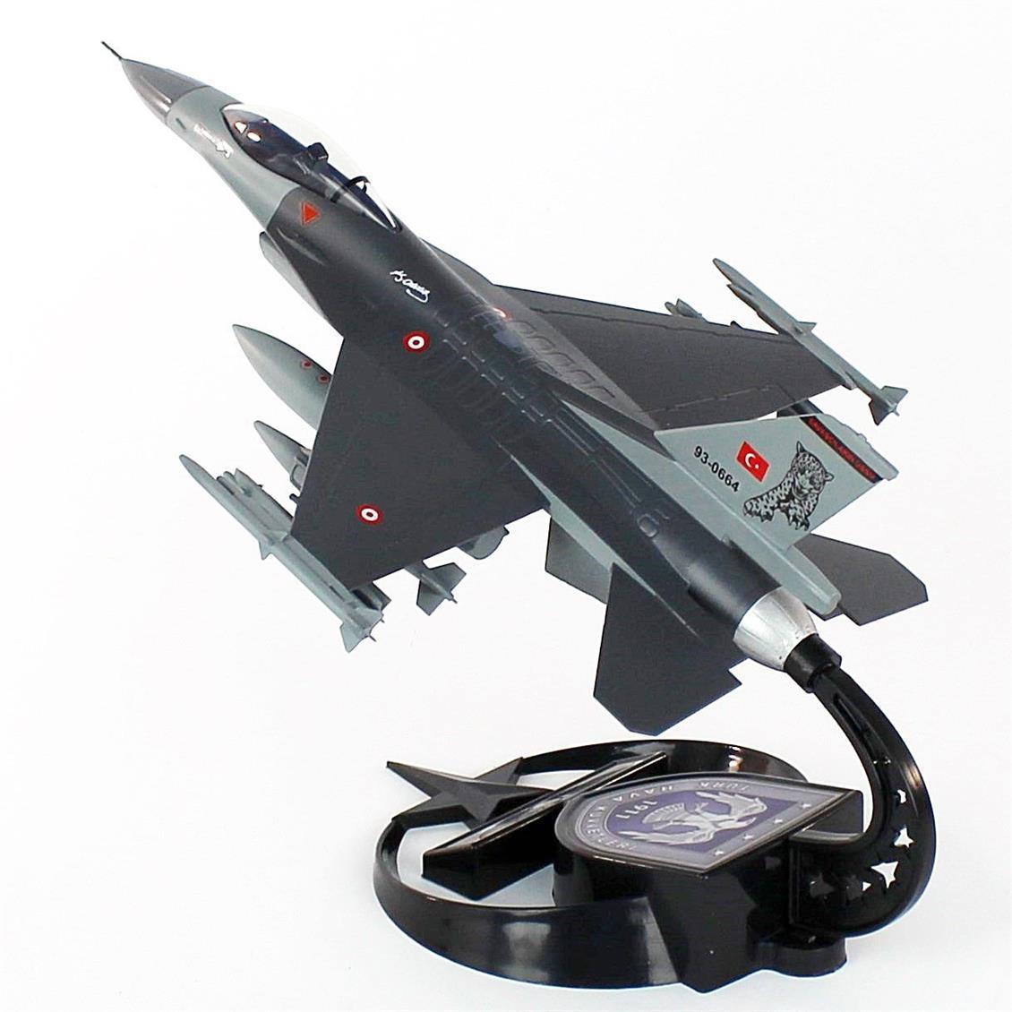 F-16 AKBA model uçak, standlı askeri uçak maket, detaylı ve gerçekçi savaş uçağı figürü.