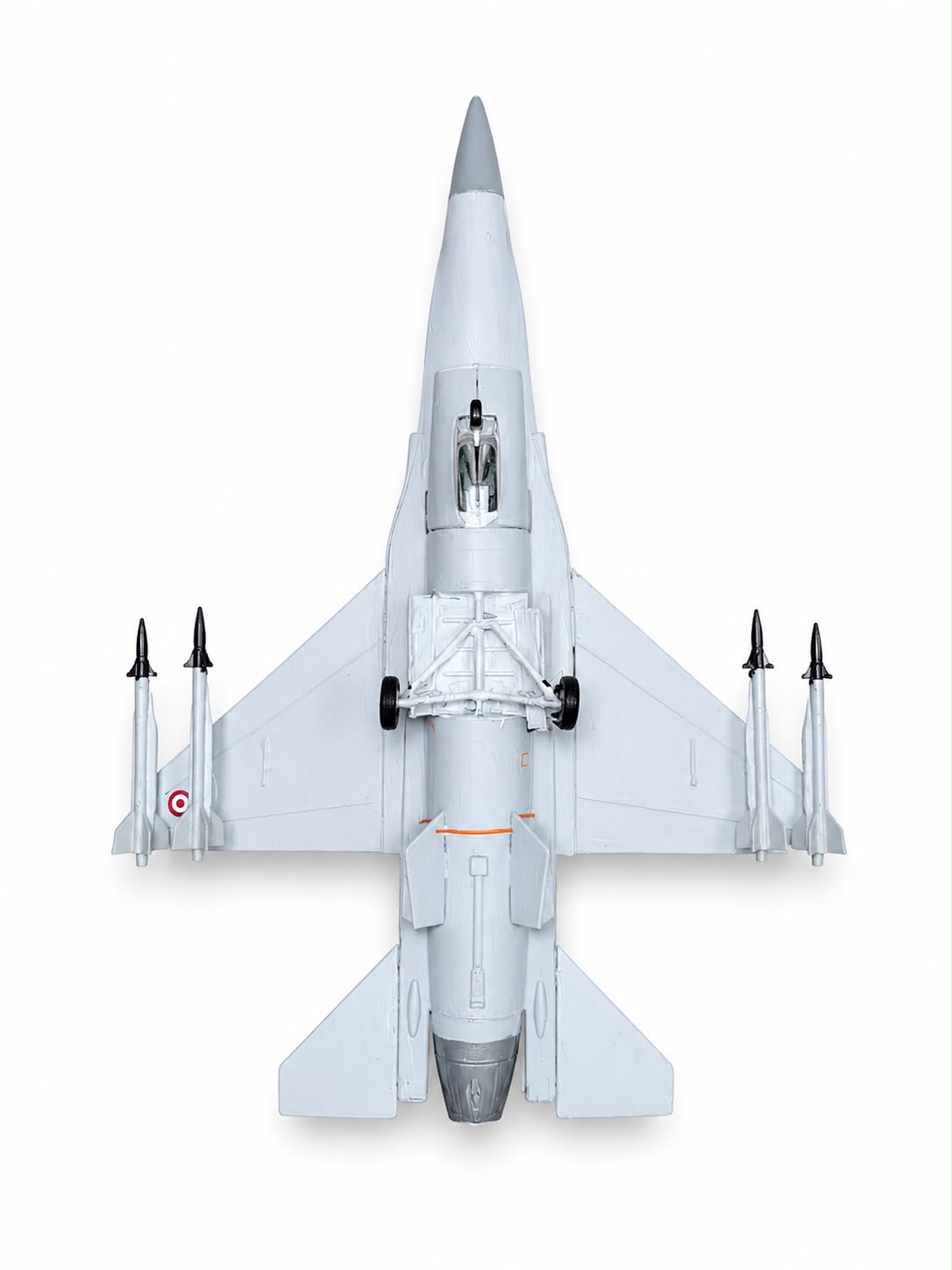 Montajlı ve boyalı F-16 model uçağı, sergilemeye hazır, detaylı savaş uçağı maketi, Pilot Shop Bakırköy markalı.