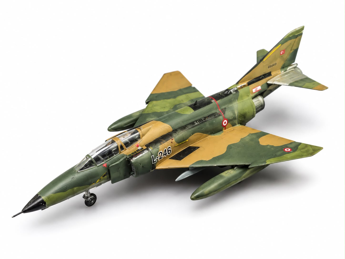 Haki kamuflaj renkli, montajlı ve boyalı F-4 E/F Phantom II model maket, sergilemeye hazır, pilot shop Bakırköy.