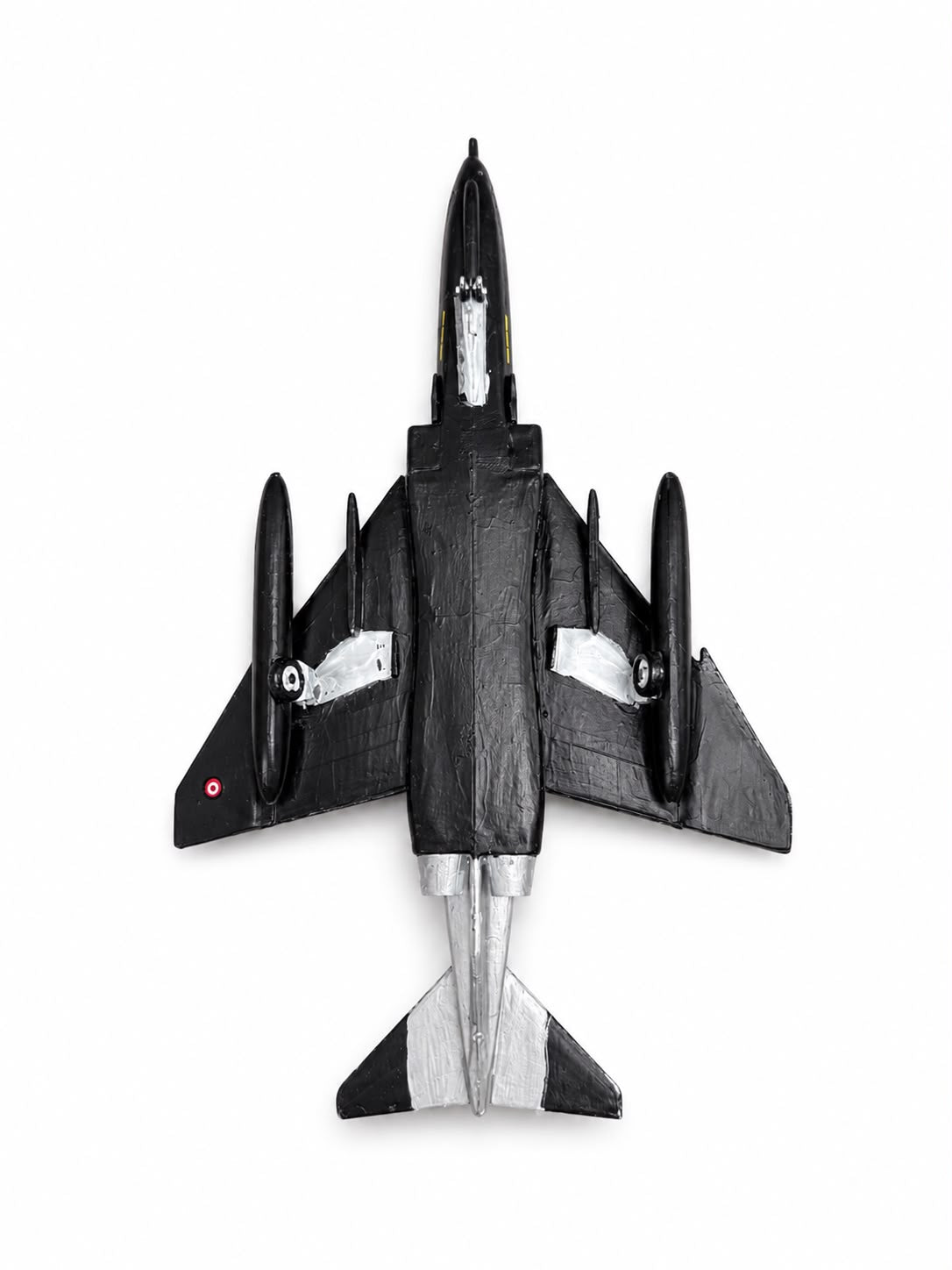Montajlı ve boyalı F-4 Phantom II Kara Şahin model maket, sergilemeye hazır, detaylı ve gerçekçi tasarım.