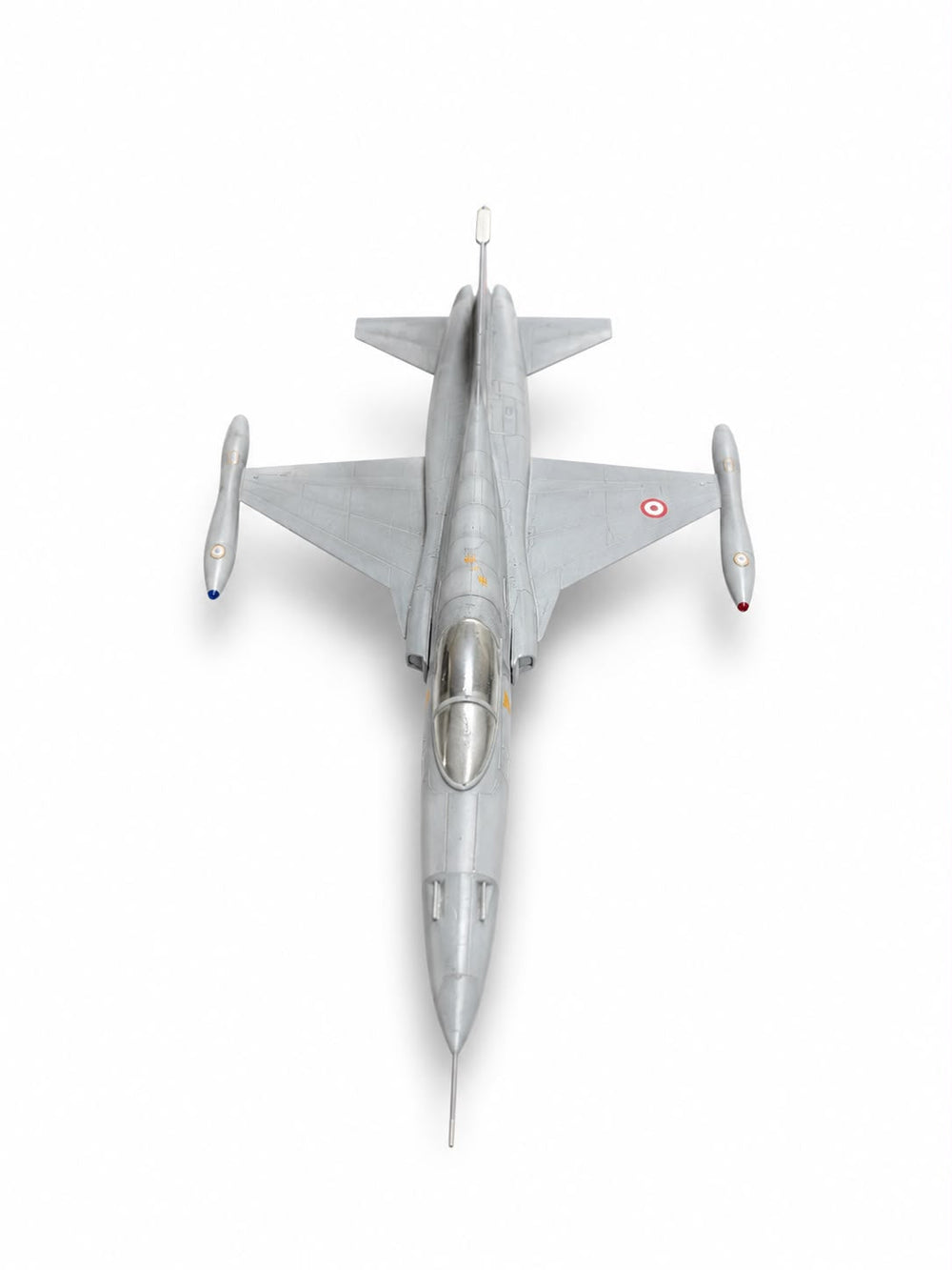 Montajlı ve boyalı F-5A maket uçak, sergilemeye hazır model ve maket, detaylı pilot shop Bakırköy ürünü.