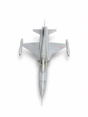 Montajlı ve boyalı F-5A maket uçak, sergilemeye hazır model ve maket, detaylı pilot shop Bakırköy ürünü.
