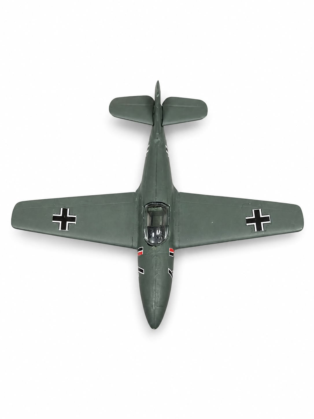 Montajlı ve boyalı Messerschmitt Me-328 model uçağı, sergilemeye hazır, detaylı ve gerçekçi görünüm.