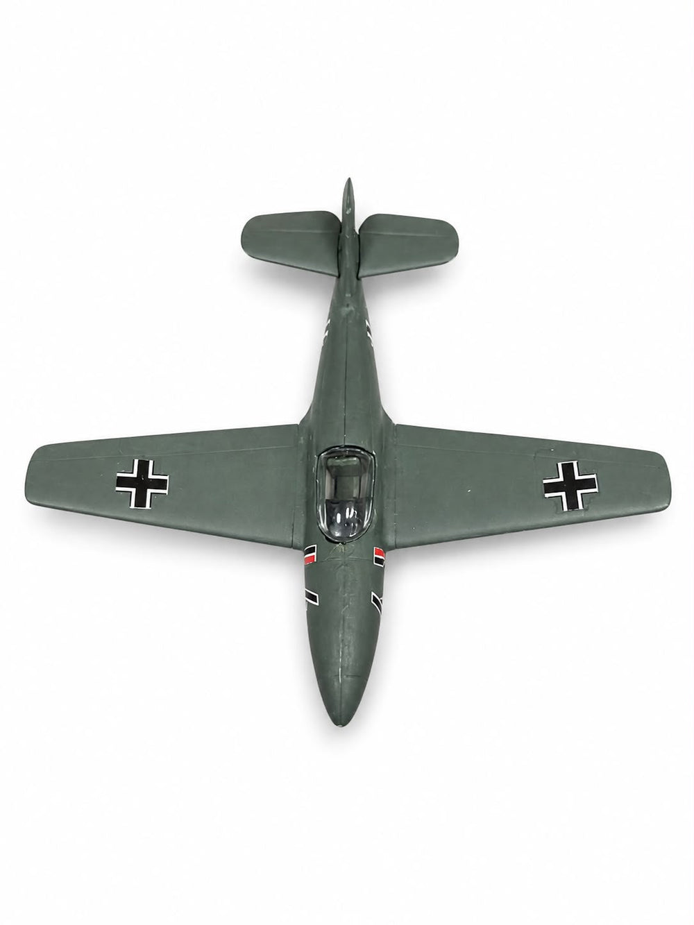 Montajlı ve boyalı Messerschmitt Me-328 model uçağı, sergilemeye hazır, detaylı ve gerçekçi görünüm.