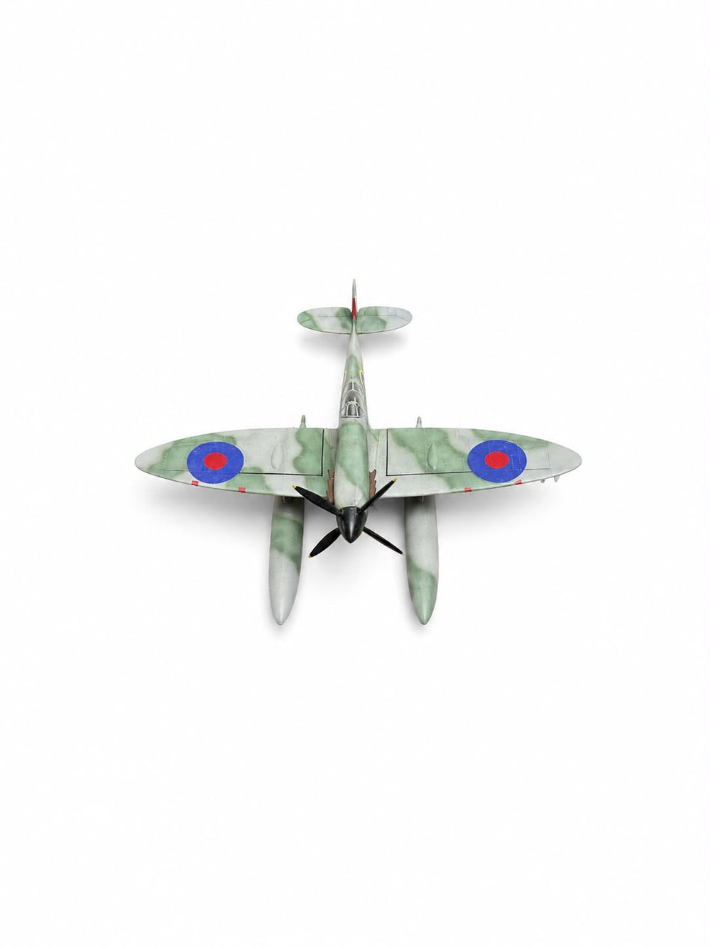 Montajlı ve boyalı Spitfire VB Floatplane model, sergilemeye hazır Pilot Shop Bakırköy marka uçak maketi.