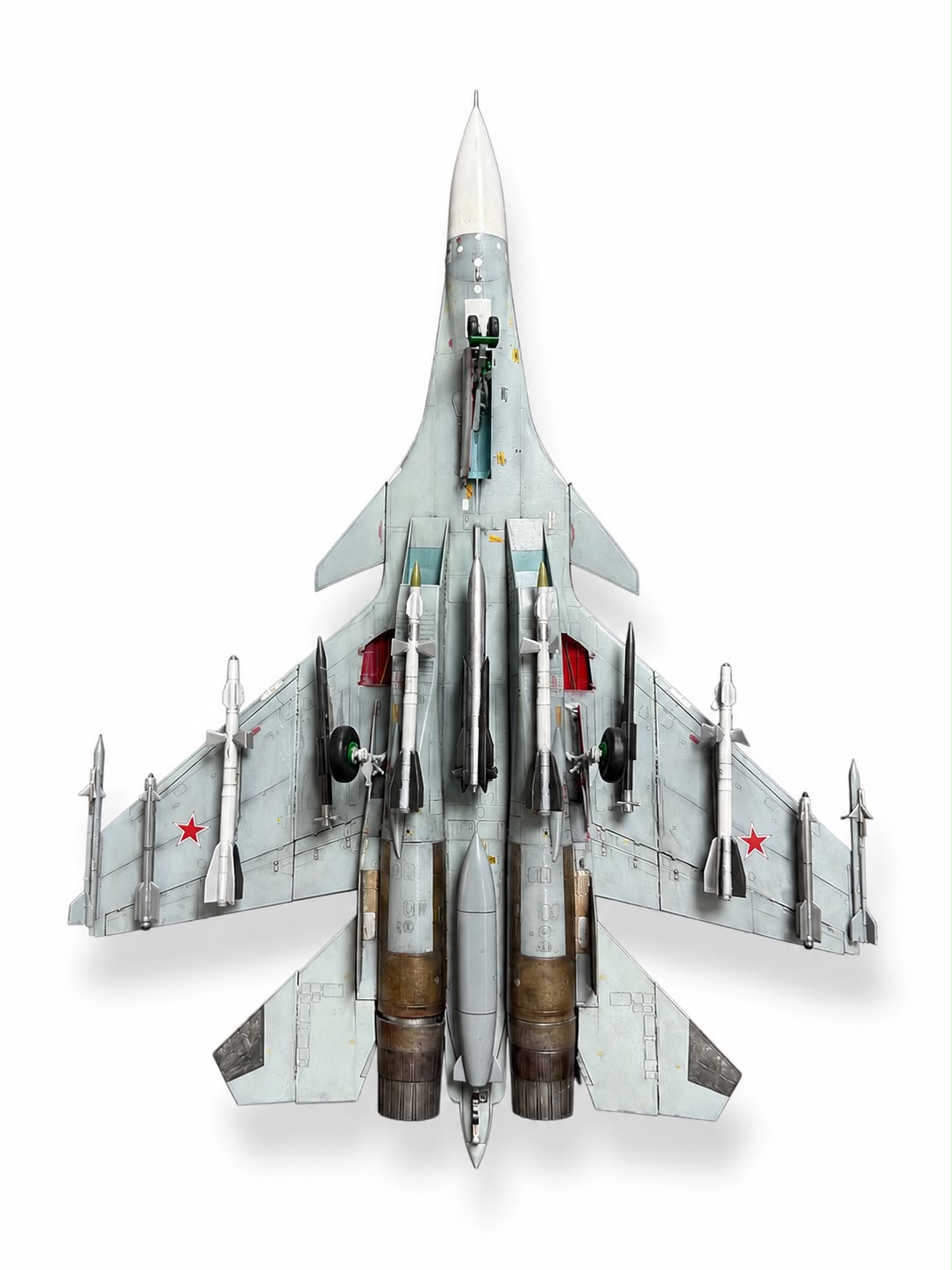 Boyalı ve montajlı SU-27 uçak maket modeli, sergilemeye hazır, detaylı ve gerçekçi pilot shop Bakırköy markalı.