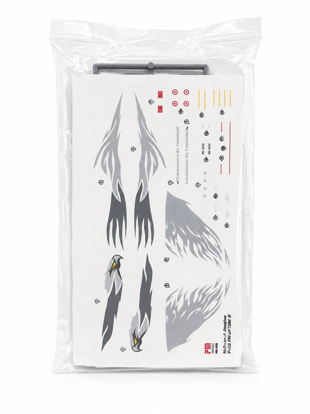 F-4 Phantom 2 Kara Şahin PM model maket, demonte plastik uçak kiti, detaylı ve gerçekçi görünümlü maket uçak.