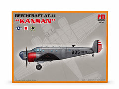 Beechcraft AT-11 Kansan plastik uçak maket kiti, PM Model marka, detaylı model ve maket koleksiyonu için ideal.