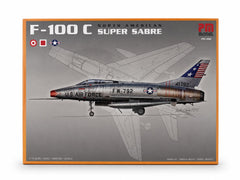 North American F-100 C Super Sabre avcı-bombardıman uçağı plastik maket, detaylı model ve gerçekçi görünüme sahip.