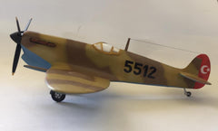 Demonte Supermarine Spitfire VB/C savaş uçağı model ve maket, detaylı plastik maket görüntüsü.