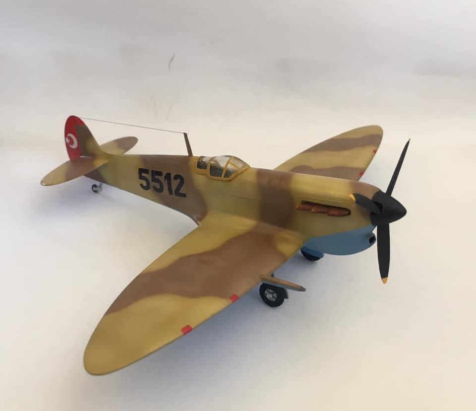 Pilot Shop Bakırköy Supermarine Spitfire VB/C savaş uçağı model ve maket, detaylı plastik maket görseli.