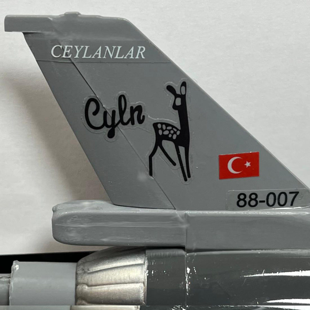 F-16C 113 Filo Ceylan maket modeli, montajlı savaş uçağı tasarımı, detaylı ve gerçekçi pilot shop Bakırköy ürün görseli
