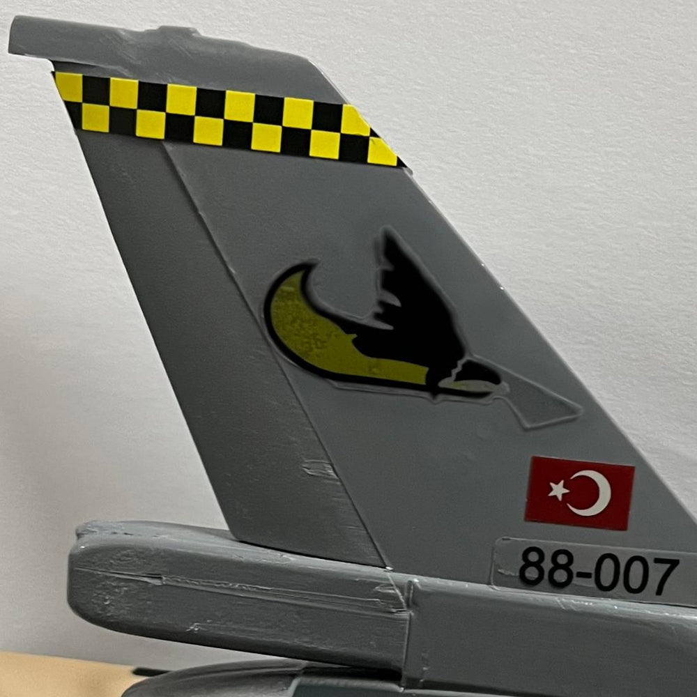F-16C 162 Filo zıpkın model ve maket, montajlı ve detaylı pilot shop Bakırköy ürün görseli.