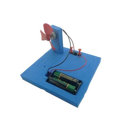 6. sınıf elektrik deney seti, profesyonel eğitim amaçlı, çeşitli elektrik bileşenleri ve devre malzemeleriyle dolu.