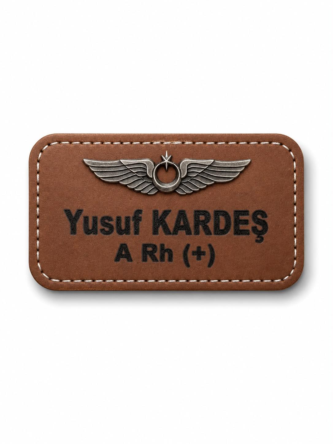 Pilot deri isimlik, profesyonel kokpit kullanımı için şık ve dayanıklı deri isimlik.