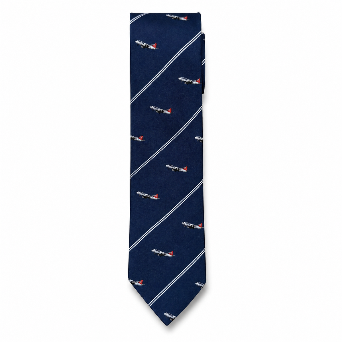 Uçak logolu klasik kravat, PILOT SHOP BAKIRKÖY markası, günlük kullanıma uygun tekstil ve uniformalar için ideal.
